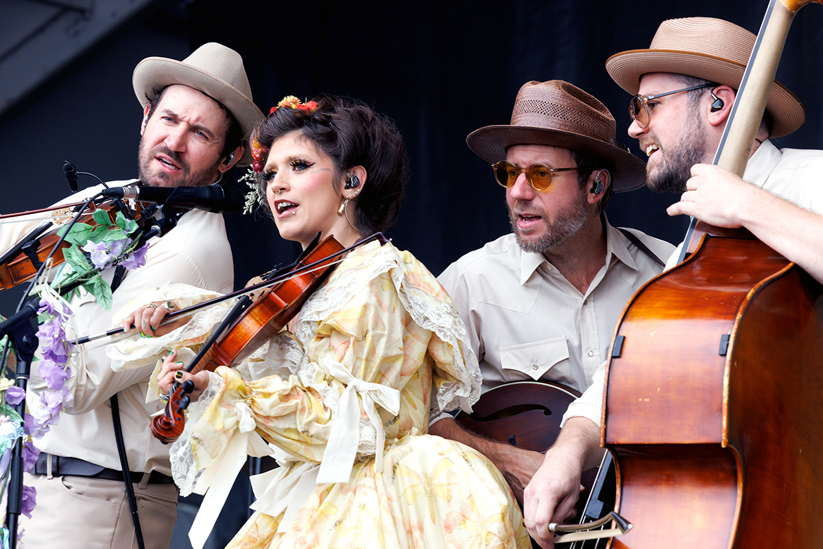  Sierra Ferrell Newport Folk Fest Concert Photo 